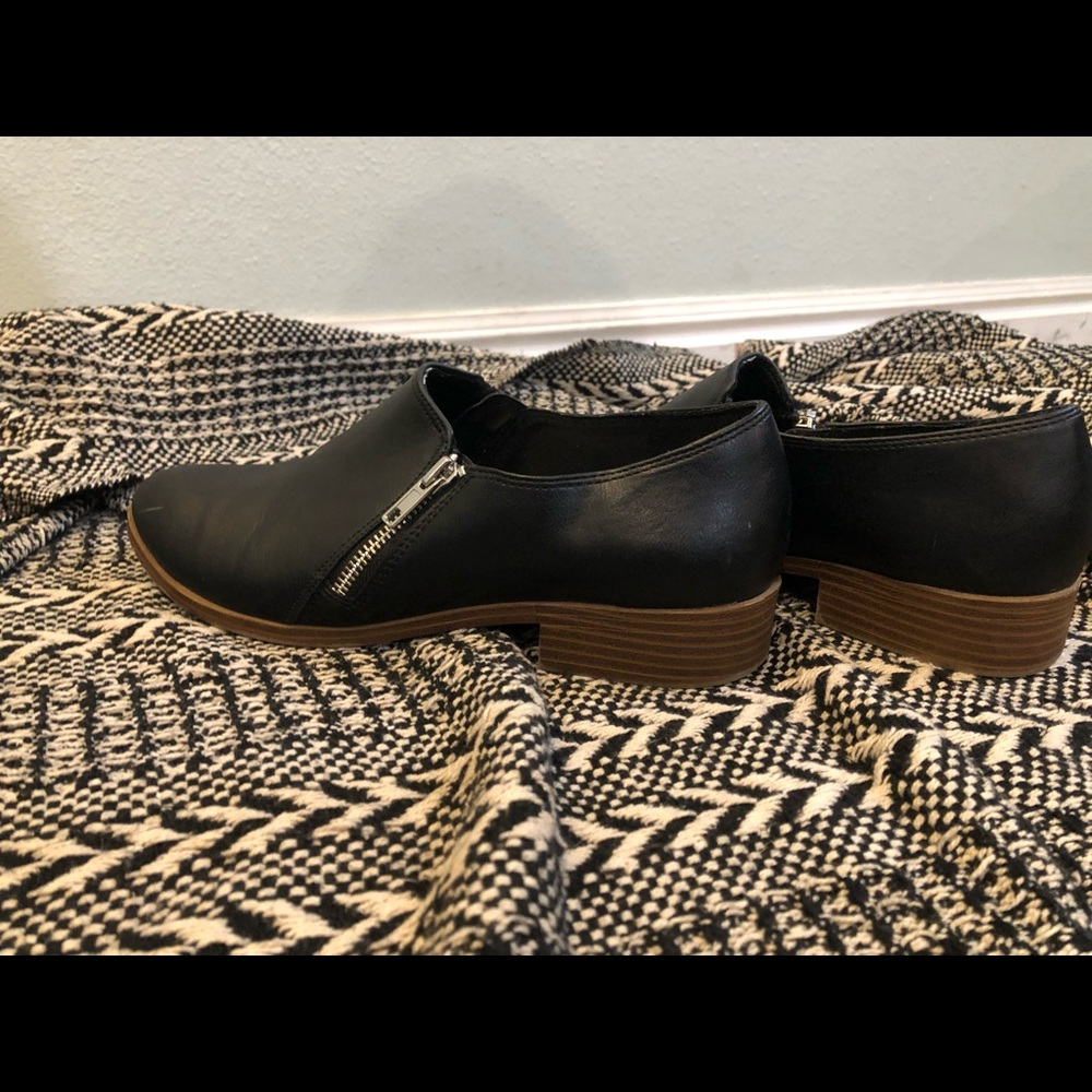 Black zipper shoes